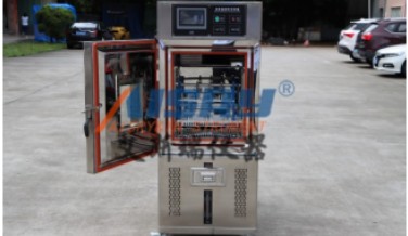 如何避免立式低溫耐折試驗機(jī)測試時樣品表面結(jié)霜